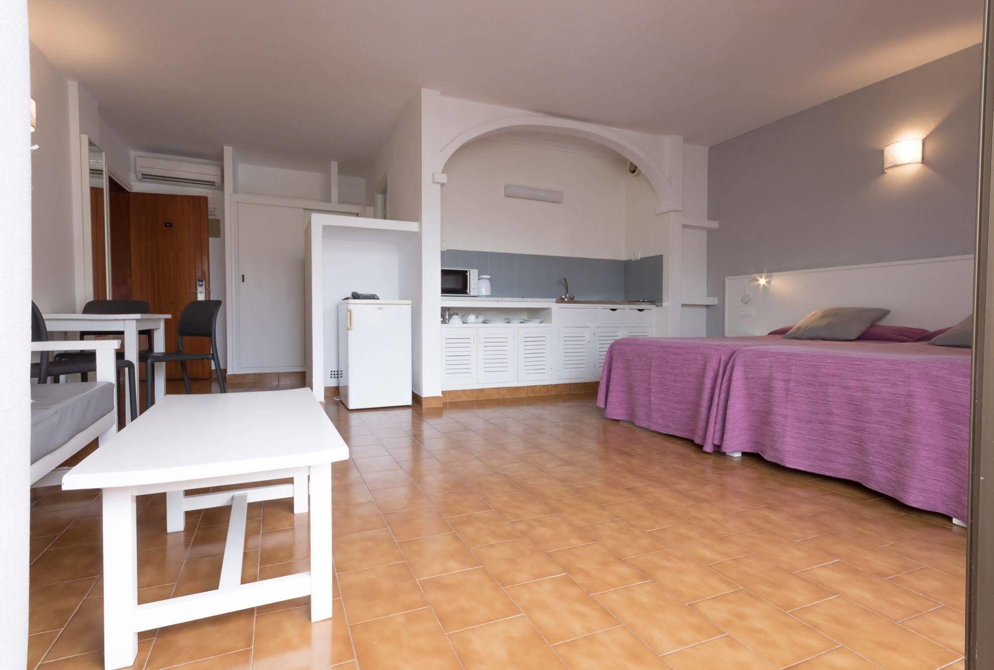 Apartamentos Orosol 2 By Typic Hotels Сан-Антонио-Абад Экстерьер фото