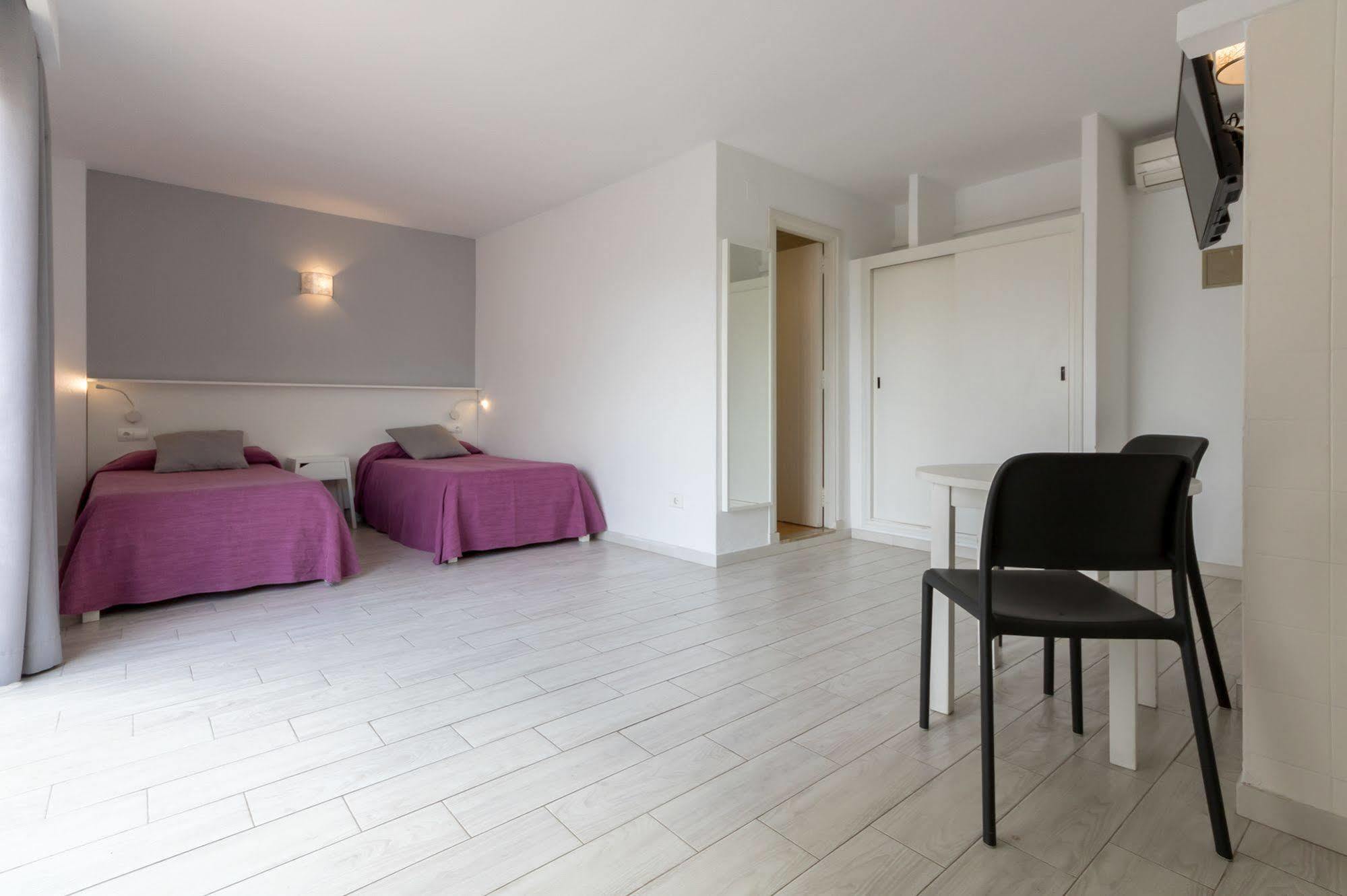 Apartamentos Orosol 2 By Typic Hotels Сан-Антонио-Абад Экстерьер фото